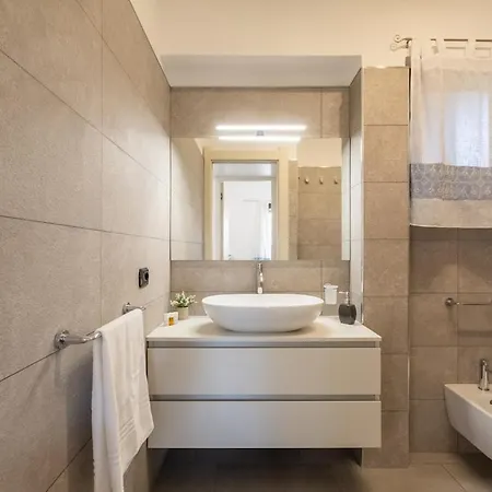 2 Minute Walk To The Sea-new, Modern With Air Conditioning *